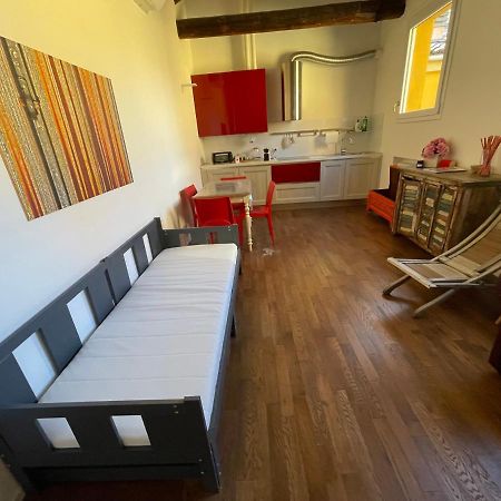 Red Appartamento Immerso Tra Le Mura Bolognesi Kültér fotó