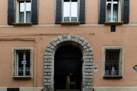 Red Appartamento Immerso Tra Le Mura Bolognesi Kültér fotó